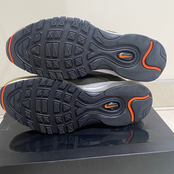 Air Max 97 Undefeated - Picture 5 of 6